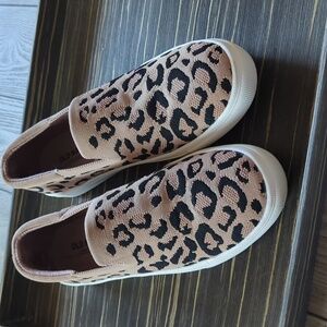 Leopard 🐆 print slip on sneakers